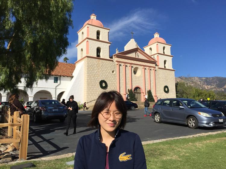 »Jeg tjente mere i Korea, men jeg har fået mit liv tilbage. I Sydkorea tilhørte mit liv firmaet«, siger Eunyoung Hwang, der er flyttet til Canada. Her ses hun fotograferet på en ferie i Californien, USA. Privatfoto/Eunyoung Hwang