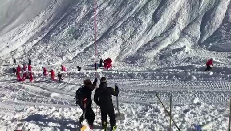 En lavine ved skisportstedet Tignes i Frankrig den 13. februar.  /AP