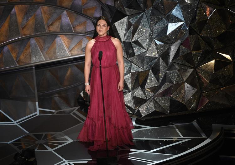 Vinderen 'A Fantastic Woman' har blandt andet vakt opsigt, fordi det er en kærlighedshistorie mellem en transkønnet kvinde og en mand.
Den chilenske, transkønnede skuespiller Daniela Vega har vundet stor anerkendelse for sin rolle som Marina i filmen. Her ses hun ved Oscaruddelingen. Chris Pizzello/AP