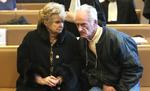 Pierre Le Guennec med sin kone Danielle, ved domstolen i Grasse 2015 (AP Photo/Lionel Cironneau)
   Lionel Cironneau/AP