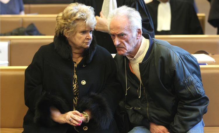 Pierre Le Guennec med sin kone Danielle, ved domstolen i Grasse 2015 (AP Photo/Lionel Cironneau)
   Lionel Cironneau/AP