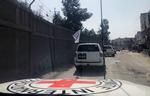 En konvoj på 46 lastbiler er lige nu på vej ind i Østghouta, hvor 400.000 indbyggere de seneste uger har været fanget i kampe mellem Assad-tropper og oprørere. Billedet her er fra i dag og er offentliggjort af Røde Kors, der er med i konvojen.
    
   /AP