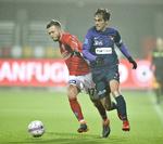 
Anfører Jakob Poulsen var på ny en dominerende spiller, da FC Midtjylland slog Silkeborg. Her er han i en duel med hjemmeholdets Casper Sloth (tv)
   Norde Ernst Van/Ritzau Scanpix