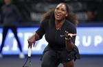 Serena Williams i aktion mandag i New York.  Kathy Willens/AP