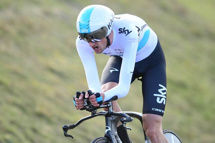 Wout Poels med stil og kraft på vej mod etapesejren i Paris-Nice. Foto: A.S.O./Alex Broadway. 