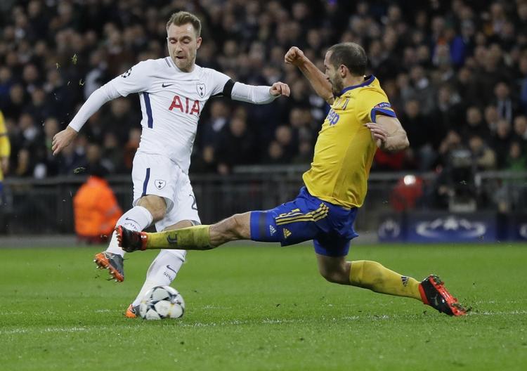 Der er nøjagtig syv et halvt års forskel på Christian Eriksen og 33-årige Giorgio Chiellini, så sidstnævnte har prøvet noget mere end danskeren - og italieneren skal prøve endnu mere i resten af denne sæson. Kirsty Wigglesworth/AP