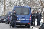 Nordsjællands Politi er torsdag i gang med en større aktion, som skyldes en efterforskning, der sker i samarbejde med PET og Københavns Politi.
Aktionen finder sted på Bistrup Byvej, hvor Rudersdahl Kommune har flytningeboliger. Jens Dresling/POLFOTO