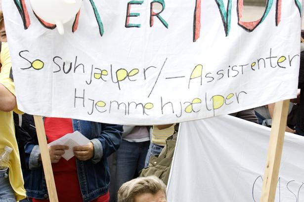 »Nok er nok« er en floskel, der ifølge retoriker Heidi Jønch-Clausen er for fortærsket og ukonkret. Her er det fra 2007, hvor løn- og arbejdsforholdene i ældreplejen resulterede i strejke.
   Thomas Sjørup/POLFOTO