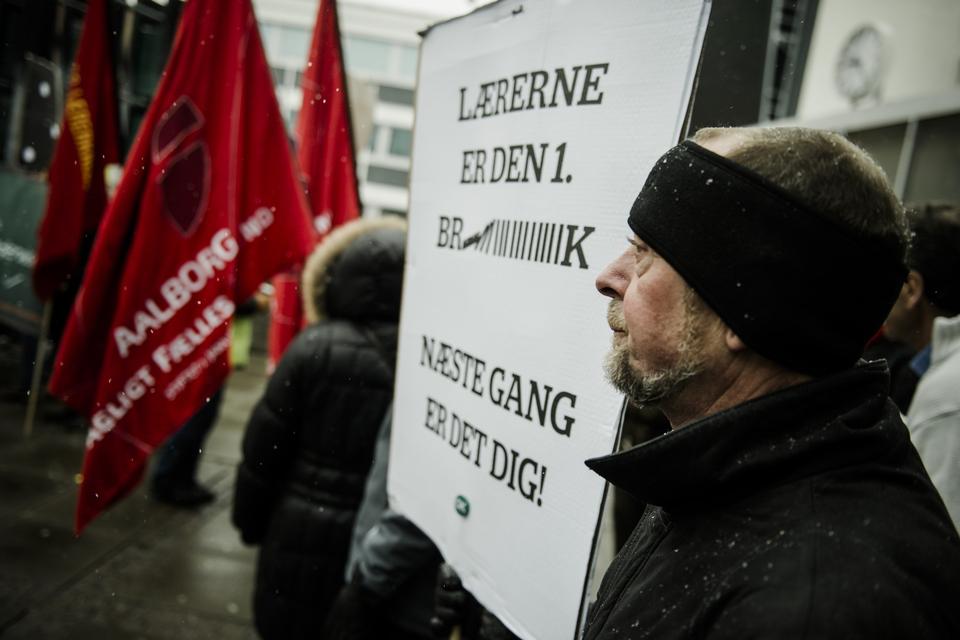 Da kommunerne holdt det årlige topmøde i Aalborg i 2013 stod lærerne udenfor og gjorde deres konflikt til alles konflikt.
   Hansen Michael/POLFOTO