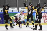 Efter at have vundet  tre af fem kampe mod Odense i grundspillet var Herlev også bedst i play in med tre sejre på 3-2, 5-3 og 3-2. Tariq Mikkel Khan/Ritzau Scanpix