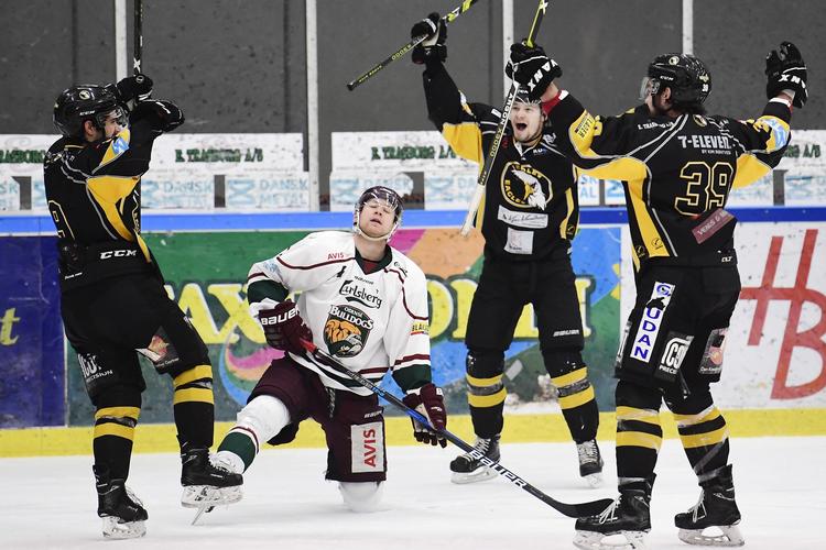 Efter at have vundet  tre af fem kampe mod Odense i grundspillet var Herlev også bedst i play in med tre sejre på 3-2, 5-3 og 3-2. Tariq Mikkel Khan/Ritzau Scanpix