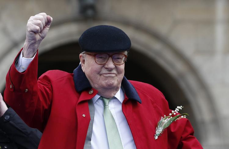 Med udgivelsen af første bind af sine erindringer på 442 sider sørger Jean-Marie Le Pen for, at han ikke bliver glemt. Thibault Camus/AP