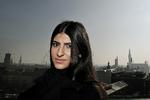 Lidt tættere på himlen. Under det ufrivillige genopdragelsesophold i Irak søgte Zeinab Mosawi op på husets tag og bad: »Allah, den barmhjertige, lad mig komme hjem til Allerød igen«.  Jens Dresling/POLFOTO