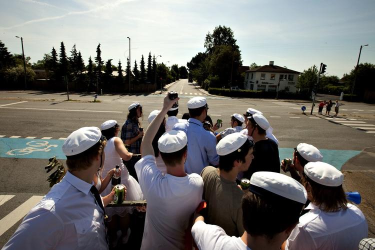 En undersøgelse viser, at 35 procent af unge mellem 18 og 30 år får en håndsrækning af deres forældre til at dække de faste månedlige udgifter som husleje, afdrag på lån, mobilabonnementer, forsikring og lignende. Jacob Ehrbahn/POLFOTO