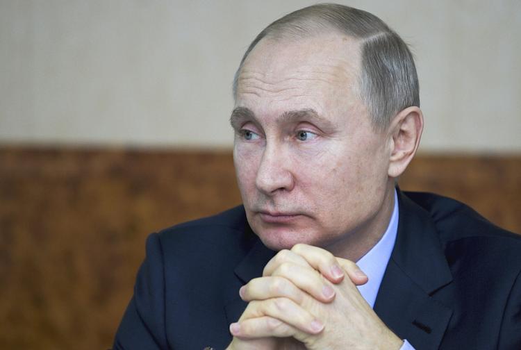 Præsident Vladimir Putin fortæller i en dokumentar, at han gav grønt lys til nedskydning af passagerfly i 2014.  Alexei Druzhinin/AP