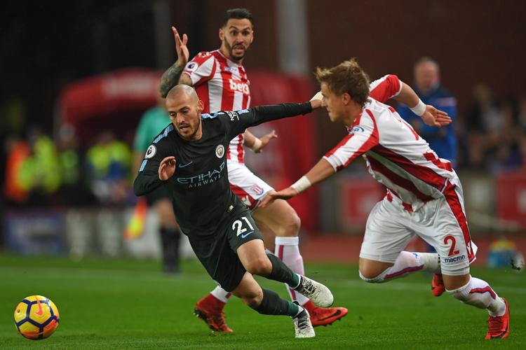  David Silva og co. udspillede nedrykningstruede Stoke efter pausen.  Paul Ellis/Ritzau Scanpix