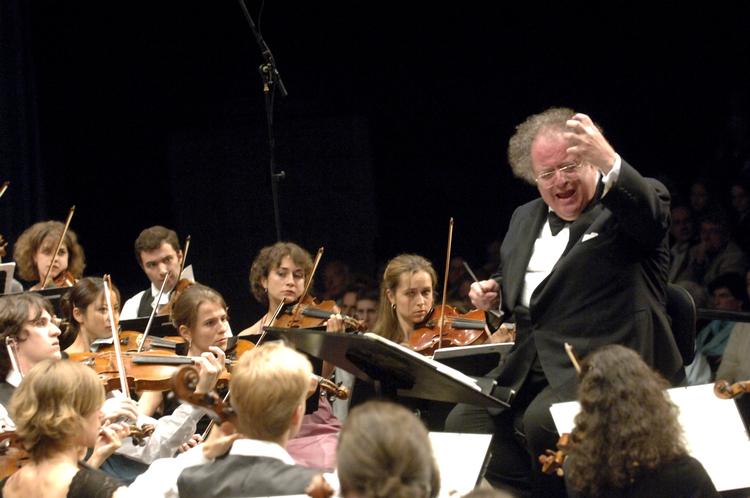 James Levine skal angiveligt have misbrugt tre drenge, da de var teenagere. 