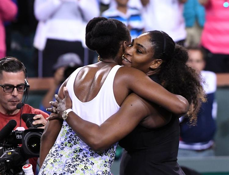 Venus Williams slog søster Serena i Indian Wells i to overbevisende sæt. Kevork Djansezian/Ritzau Scanpix