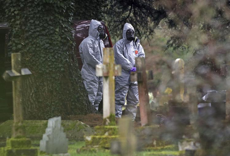 Teknikere i den britiske by Salisbury efter eks-spionen Sergej Skripal og hans datter blev udsat for et angreb med nervegas her. (arkivfoto) Pa/AP