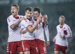 Andreas Bjelland (nummer to fra venstre) er skadet, og det samme er Jannik Vestergaard, så landstræner Åge Hareide har måttet finde alternativer til midterforsvaret.  Liselotte Sabroe/Ritzau Scanpix
