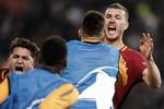 Den store bosnier Edin Dzeko blev matchvinder i 52. minut.  Riccardo Antimiani/AP