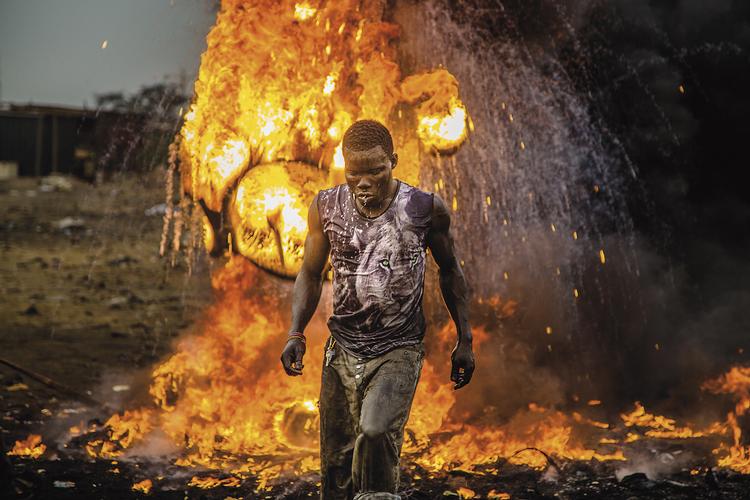 Christian Krönes og Florian Weigensamers ’Welcome to Sodom’ fra Ghana ligner noget fra en dystopisk science fiction-film. (Alle billeder i artiklen er stills fra de enkelte film. Pr-foto: CPH:DOX) Pr-foto: CPH:DOX