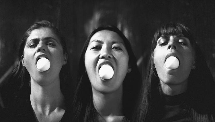 Teaterhuset inviterer 18. april til forestillingen 'Vejret nu', der tager udgangspunkt i Per Højholts digte. Pr-foto: Jasko Bobar