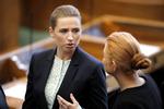 Mette Frederiksen afviser udlændinge- og integrationsminister Inger Støjbergs krav om, at et håndtryk skal være en del af adgangsbilletten til et statsborgerskab. Jens Dresling/POLFOTO