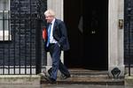 Boris Johnson forlader Downing Street 10 efter et møde om forgiftningen af den tidligere russiske spion Sergej Skripal for et par dage siden. Stefan Rousseau/AP