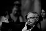 Den afdøde astrofysiker Stephen Hawking udvidede forståelsen af at være til og ophøjede mennesket som væsen, når han sagde: »I millioner af år levede mennesket akkurat ligesom dyrene. Så skete der noget, der udløste vores forestillingsevnes store kraft. Vi lærte at tale, og vi lærte at lytte«.  Peter Hove Olesen/POLFOTO