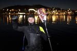 Casper Steinfath har som den første i verden padlet fra Hirtshals til Kristiansand i Norge. Her er han netop ankommet til Kristiansand i Norge.  Jens Nørgaard Larsen/Ritzau Scanpix