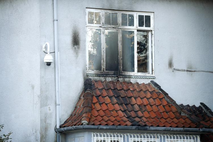 Den tyrkiske ambassade i Hellerup har kun fået mindre skader efter et angreb i nat. Jens Dresling/POLFOTO