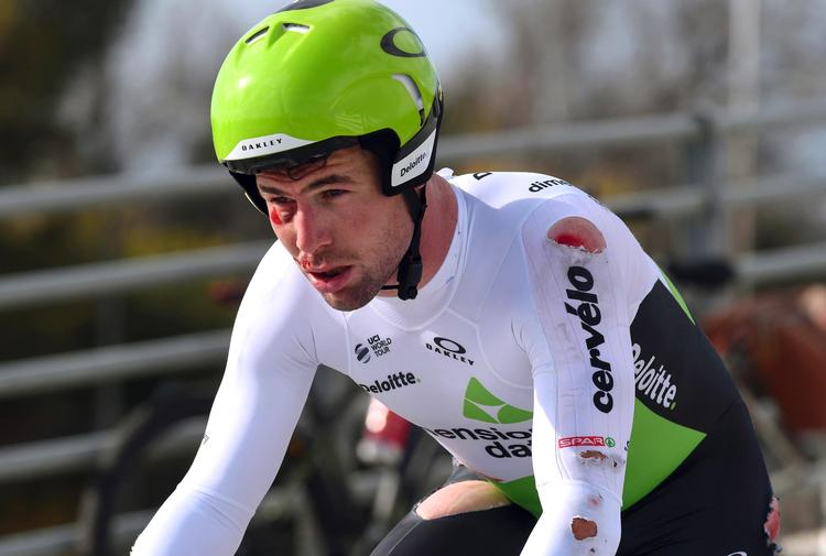 Blødende fra ansigtet og med et brækket ribben gennemførte Mark Cavendish 1. etape i Tiurreno-Adriatico, og i lørdags udsattes han for tredje gang på under en måned for en barsk medfart i Milano-Sanremo.
   Dario Belingheri/Ritzau Scanpix