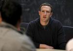 Mark Zuckerberg bliver nu af ledende politikere i USA og Storbritannien holdt personlig ansvarlig for udviklingen af en it-skandale, der hævdes at handle om misbrug af millioner af Facebookbrugeres data. Jeff Roberson/AP