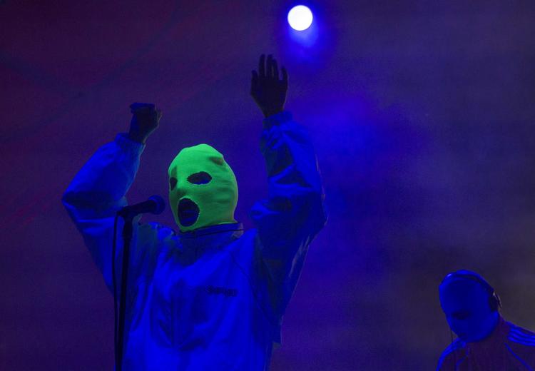 
Russiske Pussy Riot optrådte på en festival i Mexico søndag. Bandet har nu udsendt en protestsang mod Putins valgsejr samme dag.
 
   Christian Palma/AP