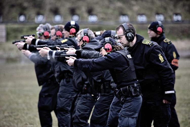 
    DUP opfordrer Rigspolitiet til at skærpe procedurer efter  vådeskudsulykker under politiets skydetræning.    Joachim Adrian/POLFOTO