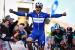 Den 21-årige colombianer Alvaro Hodeg scorer på 1. etape af Volta a Catalunya sin anden sejr på fire dage.
   David Stockman/Ritzau Scanpix