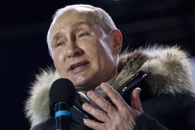 Putin vandt og sikrede sig yderligere seks år ved magten, hvorved han (mindst) vil ende med reelt at have regeret Rusland i et kvart århundrede – det længste siden den sovjetiske diktator Josef Stalin.  Alexander Zemlianichenko/AP