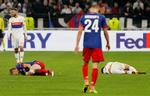 Inde på banen slog et par spillere sig, men uden for stadion gik det endnu mere dramatisk for sig, da Lyon blev slået ud af CSKA Moskva. Emmanuel Foudrot/Ritzau Scanpix
