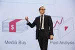 Selskabet Cambridge Analytica afviser alle beskyldninger om misbrug af data fra Facebook. Her ses selskabets administrerende dirketør, Alexander Nix, ved et pressemøde i marts sidste år.
 Christian Charisius/AP