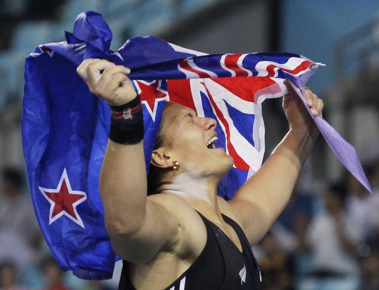 New Zealands kuglestødsstjerne Valerie Adams med rødder i Tonga er et forbillede for mange kvindelige sportsfolk. Ikke mindst i det sydlige Stillehav. 
   Anja Niedringhaus/AP
