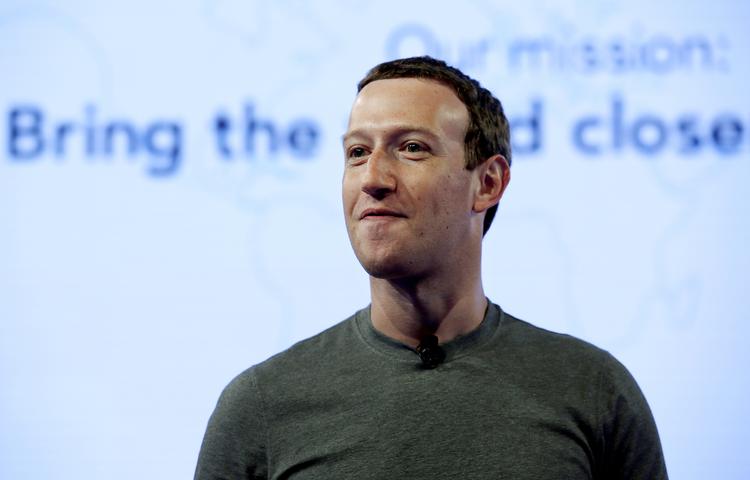 Mark Zuckerberg, direktør for Facebook, undskylder nu, at de har håndteret mere end 50 millioner brugeres data for dårligt.  Nam Y. Huh/AP