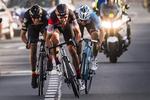 Belgieren Greg Van Avermaet spurter sig til sejren i sidste års WorldTour-løb E3 Harelbeke foran sine to landsmænd Philippe Gilbert (t.v.) og Oliver Naesen.
   Geert Vanden Wijngaert/AP