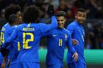 Brasiliens Philippe Coutinho har scoret til 2-0 på mægtige Luzhniki stadion i Moskva, og russerne var knækket.
   Alexander Zemlianichenko/AP