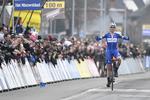 Niki Terpstra har tid til at juble efter en storslået præstation i E3 Harelbeke.
   Eric Lalmand/Ritzau Scanpix