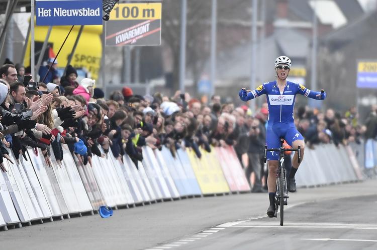 Niki Terpstra har tid til at juble efter en storslået præstation i E3 Harelbeke.
   Eric Lalmand/Ritzau Scanpix