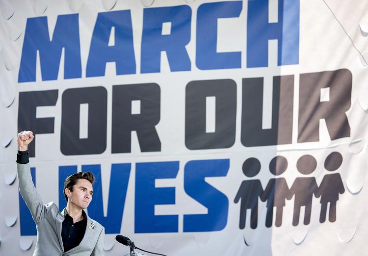 David Hogg er en af de overlevende fra skoleskyderiet på Marjory Stoneman Douglas High School i Parkland, Florida. Han holdt tale ved demonstrationerne i Washington DC i dag. 
(AP Photo/Andrew Harnik)
   Andrew Harnik/AP