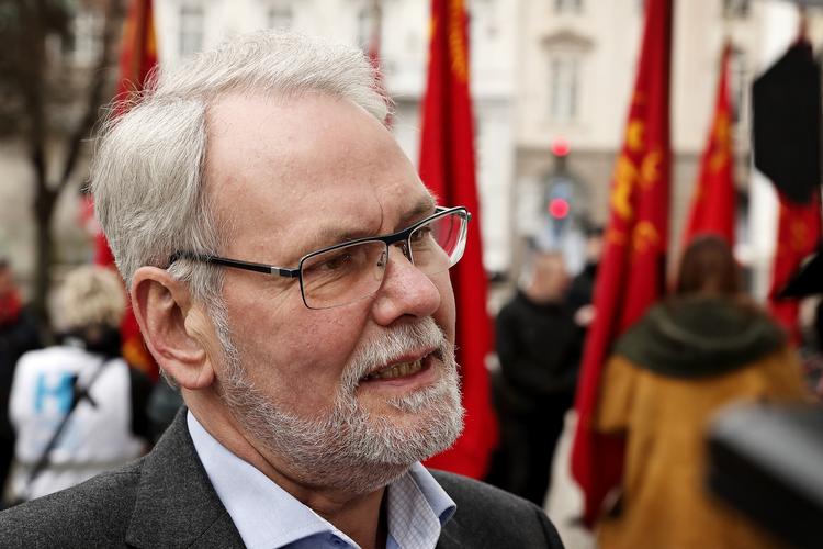 Dennis Kristensen formand for FOA, på vej ind til Forligsinstitutionen mandag.    Jens Dresling/POLFOTO
