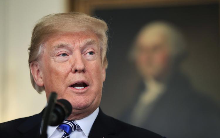 Den amerikanske præsident Donald trump afviser at have haft en affære med den tidligere pornostjerne Stormy Daniels. Hun hævder at være blevet truet til at holde sig tavs om et forhold til Trump.  Manuel Balce Ceneta/AP