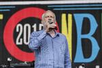 Sidste år talte Jeremy Corbyn fra scenen på Glastonbury festival. I år kan han holde talen ved sit partis egen festival.  Grant Pollard/AP